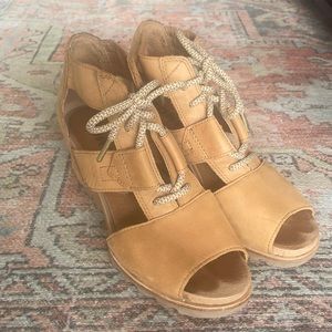 Sorel Joanie Leather Wedge sandal Size 10